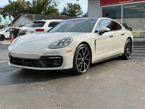 Used 2022 Porsche Panamera w/ Premium Package RWD image 3