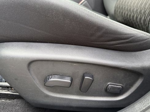 Used 2019 Nissan Rogue SV w/ Premium Package image 18