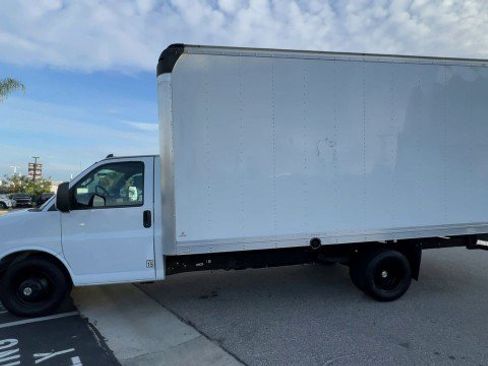 Used 2019 Chevrolet Express 3500 Extended w/ Power Convenience Package image 5