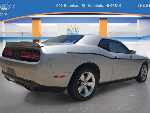 Used 2016 Dodge Challenger SXT RWD image 2