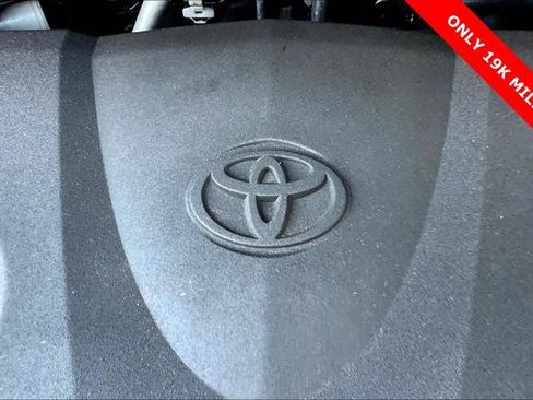 Used 2022 Toyota Sienna LE w/ LE Plus Package image 32