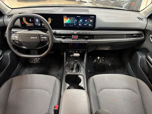Used 2025 Kia K4 LXS image 32