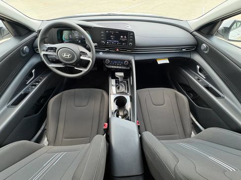 Used 2026 Hyundai Elantra Hybrid FWD image 17