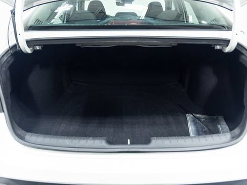 Used 2024 Hyundai Elantra SEL FWD image 9