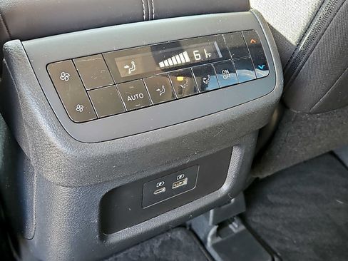 Used 2025 Nissan Pathfinder SV FWD image 29