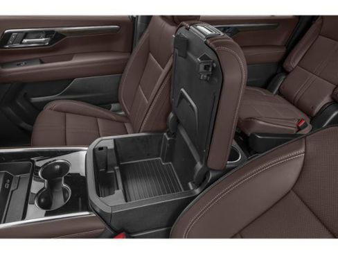 Used 2025 Chevrolet Suburban High Country AWD/4WD image 16