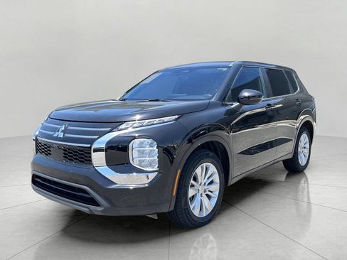 Used 2025 Mitsubishi Outlander ES FWD image 3
