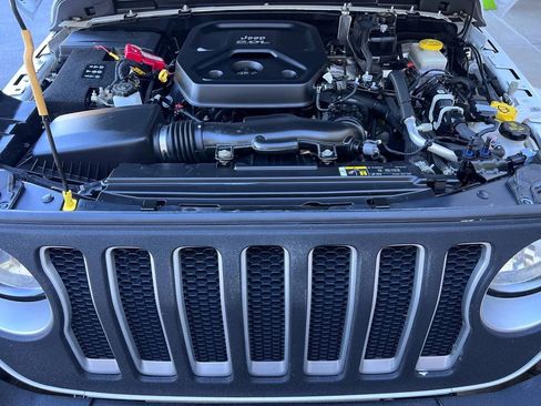 Used 2020 Jeep Wrangler Unlimited Sahara w/ Uconnect 4C Nav & Sound Group AWD/4WD image 9