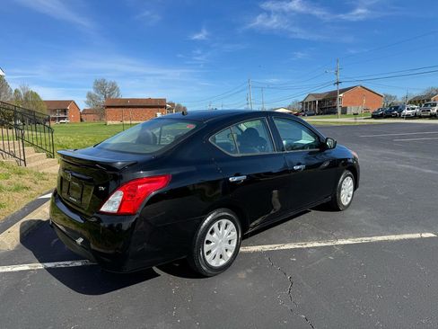 Used 2018 Nissan Versa SV image 9