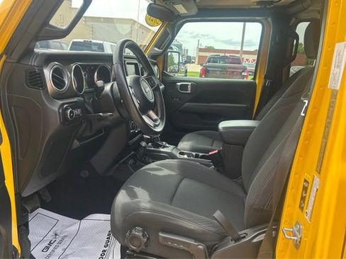 Used 2021 Jeep Wrangler Unlimited Sahara AWD/4WD image 9