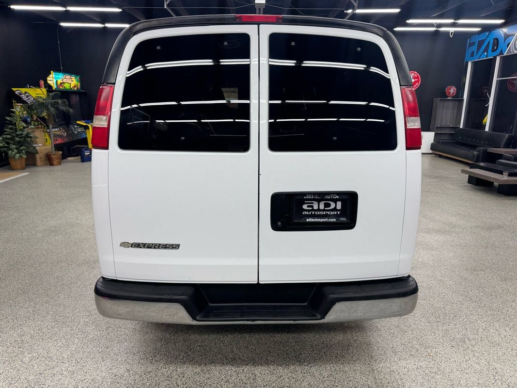 Used 2017 Chevrolet Express 3500 LT w/ LT Preferred Equipment Group RWD image 4