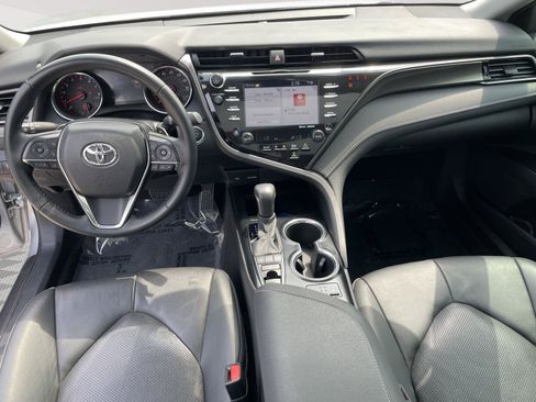 Used 2020 Toyota Camry XSE FWD image 6