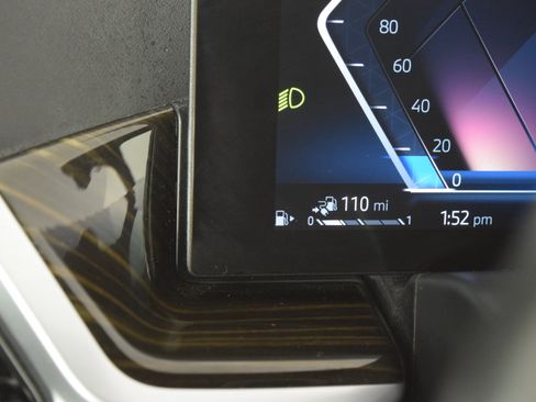 Used 2025 BMW X5 xDrive50e image 11