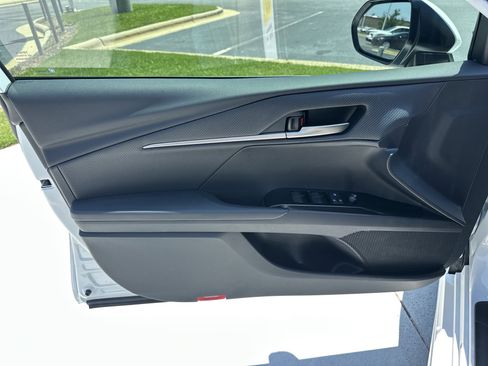 Used 2025 Toyota Camry SE FWD image 14