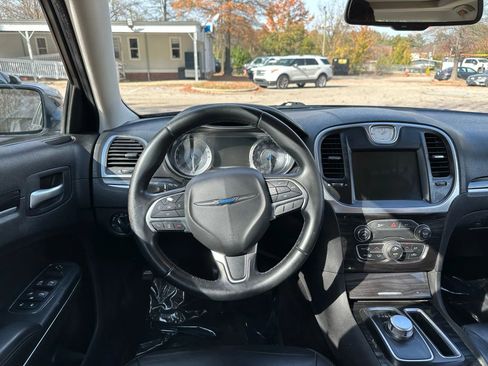 Used 2016 Chrysler 300 Limited image 16