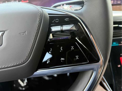 Used 2026 Cadillac Escalade ESV Platinum Sport AWD/4WD image 16