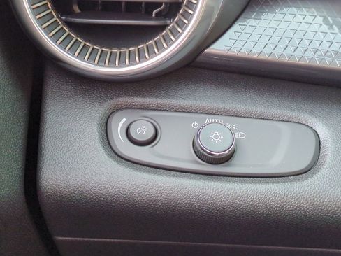 New 2026 Chevrolet Trax ACTIV w/ Sunroof Package FWD image 18
