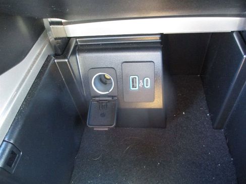 Used 2024 Ford Explorer XLT w/ Equipment Group 202A image 14