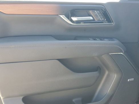 Used 2025 GMC Yukon Denali image 42