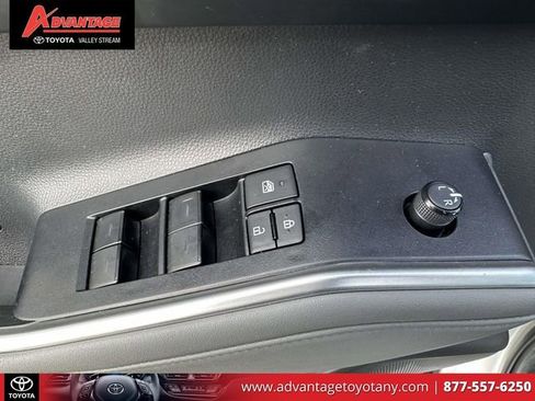Used 2023 Toyota Highlander XLE AWD/4WD image 22