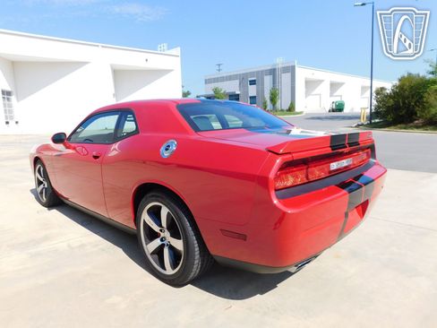 Used 2011 Dodge Challenger SRT8 image 19