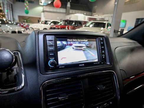 Used 2019 Dodge Grand Caravan SXT w/ Rear Park Assist Package image 33