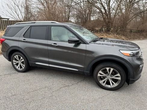 Used 2020 Ford Explorer Platinum w/ Premium Technology Package image 4
