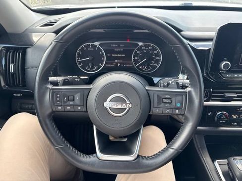 Used 2025 Nissan Pathfinder SV AWD/4WD image 9