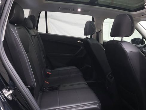 Used 2021 Volkswagen Tiguan SE w/ Panoramic Sunroof Package AWD/4WD image 12
