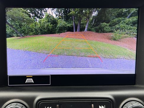 Used 2023 GMC Terrain SLT FWD image 28