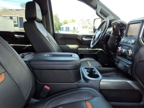 Used 2020 GMC Sierra 3500 AT4 w/ AT4 Premium Package AWD/4WD image 11