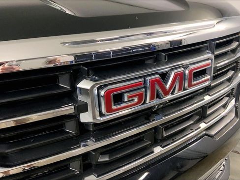 Used 2026 GMC Acadia Elevation w/ Elevation Premium Package FWD image 29