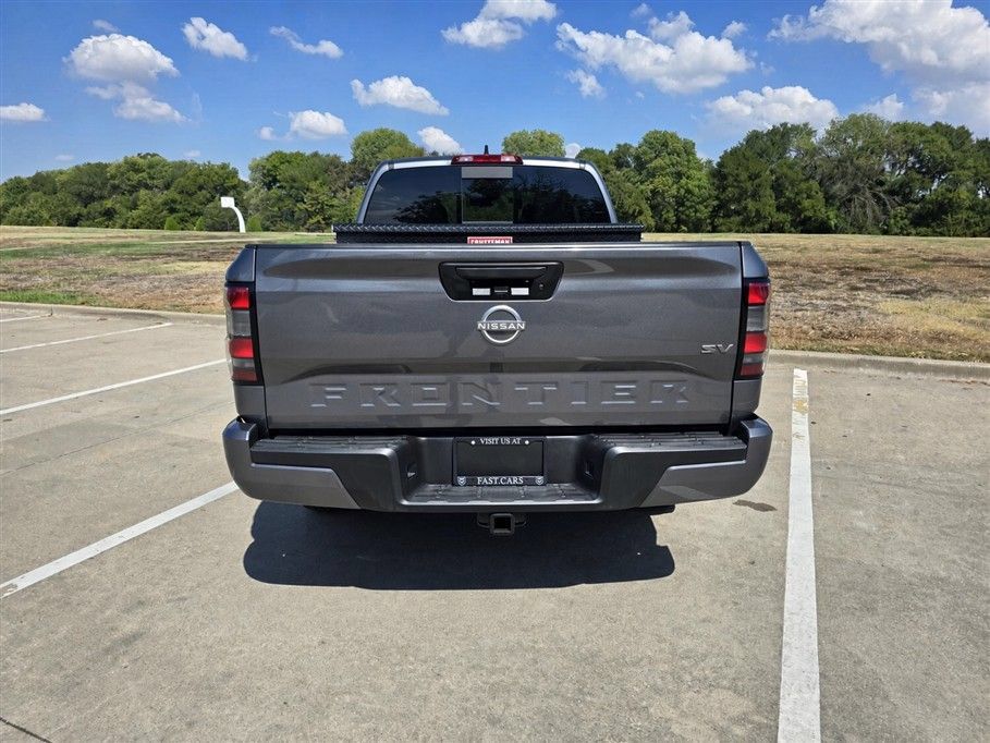 Used 2024 Nissan Frontier SV RWD image 5