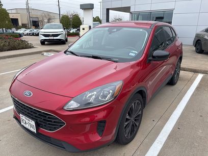 Used 2021 Ford Escape SE w/ SE Sport Appearance Package