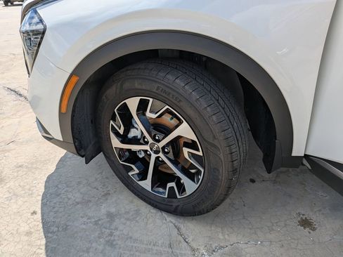Certified 2024 Kia Sportage EX w/ EX Premium Package AWD/4WD image 35