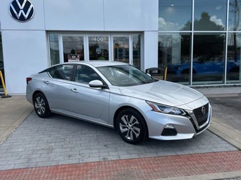 Used 2020 Nissan Altima 2.5 S FWD image 2