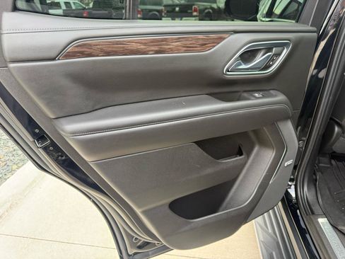 Used 2021 Chevrolet Tahoe LT w/ LT Signature Package image 16