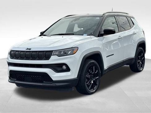 Used 2022 Jeep Compass Altitude w/ Sun and Sound Group image 2