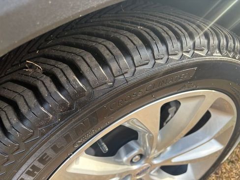 Used 2021 Ford Explorer Platinum w/ Premium Technology Package image 28