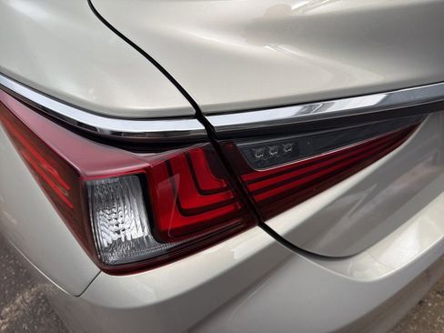 Used 2021 Lexus ES 350 Luxury w/ Accessory Package 2 image 25