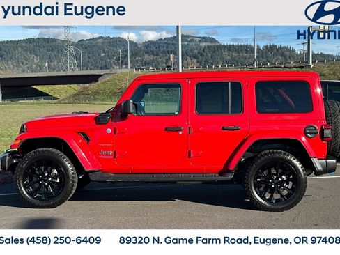 Used 2022 Jeep Wrangler Unlimited Sahara w/ Cold Weather Group image 7