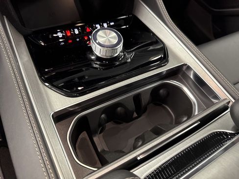 Used 2025 Jeep Wagoneer 2WD image 26