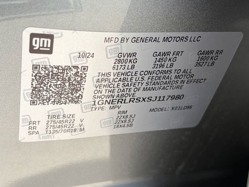Used 2025 Chevrolet Traverse RS FWD image 32