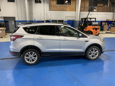 Used 2017 Ford Escape SE w/ SE Leather Comfort Package AWD/4WD image 8