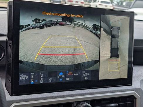 Used 2025 Toyota Tacoma Trailhunter image 14