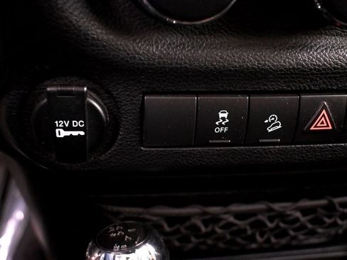 Used 2014 Jeep Wrangler Sport w/ Connectivity Group AWD/4WD image 29
