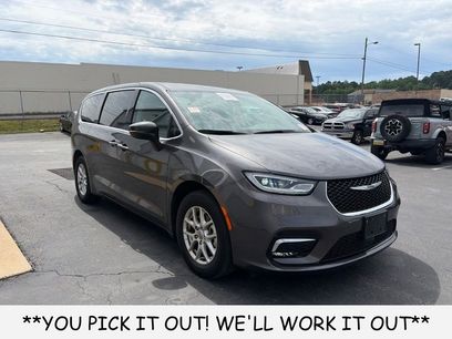 Used 2023 Chrysler Pacifica Touring-L