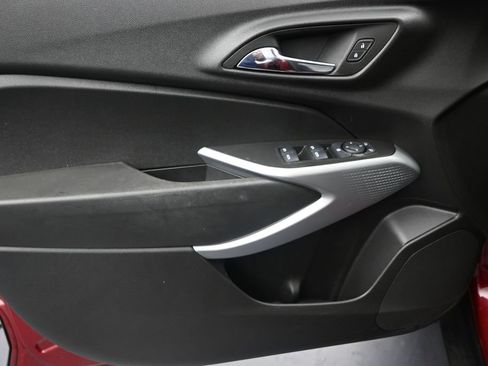 Used 2025 Chevrolet Trax RS FWD image 11