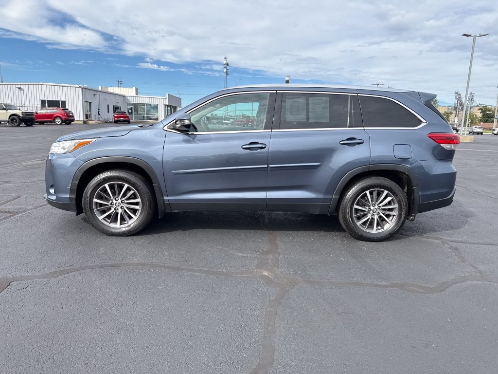 Used 2019 Toyota Highlander XLE AWD/4WD image 6