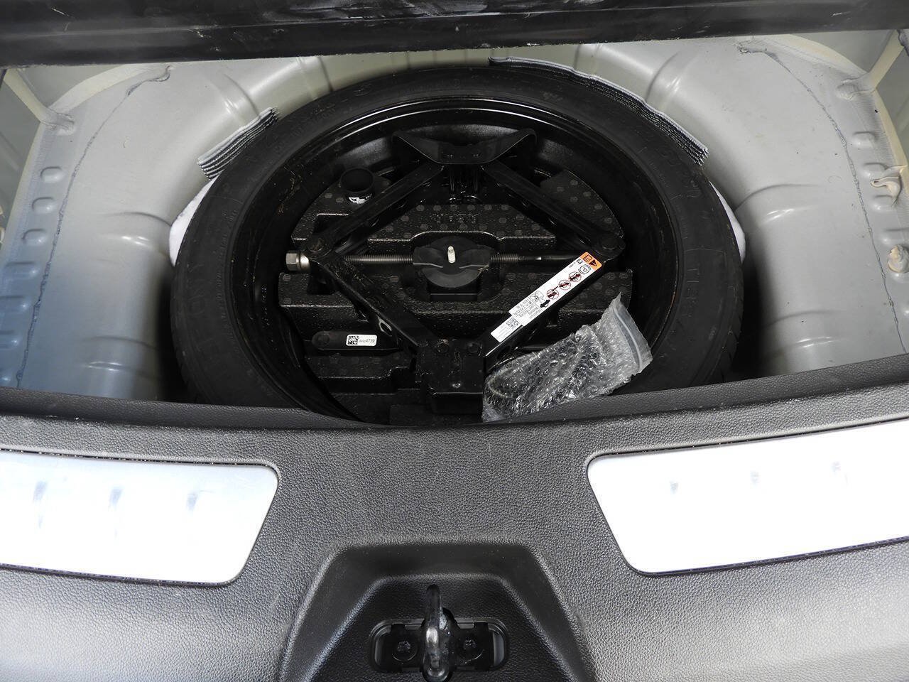 Used 2022 Buick Enclave Essence w/ Experience Buick Package FWD image 30